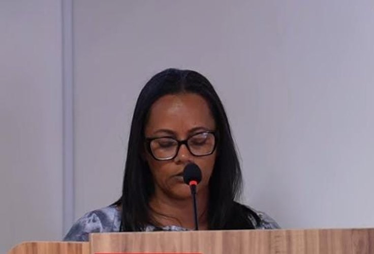 Desesperada, moradora de Messias sobe à Tribuna da Câmara e faz apelo as autoridades para coibir os abusos praticados por casas de shows; “a gente não aguenta mais”, disse ela