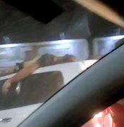 Ciclista é atropelado e arremessado sobre carro perto do Viaduto da PRF, em Maceió