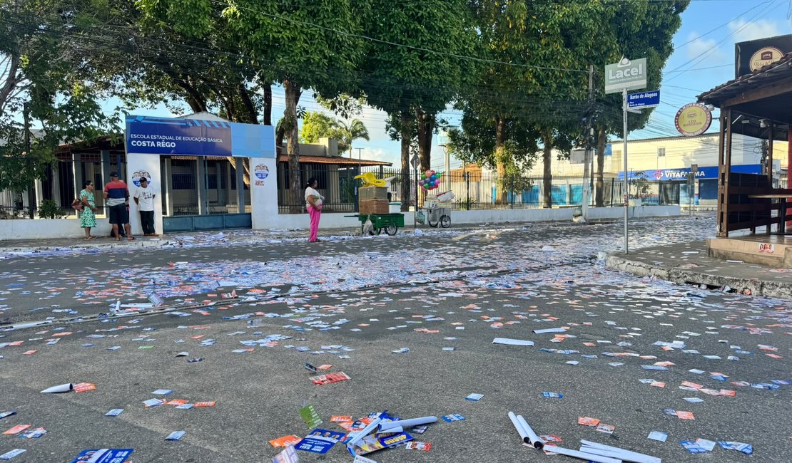 Arapiraca amanhece com ruas tomadas por santinhos neste domingo de eleição