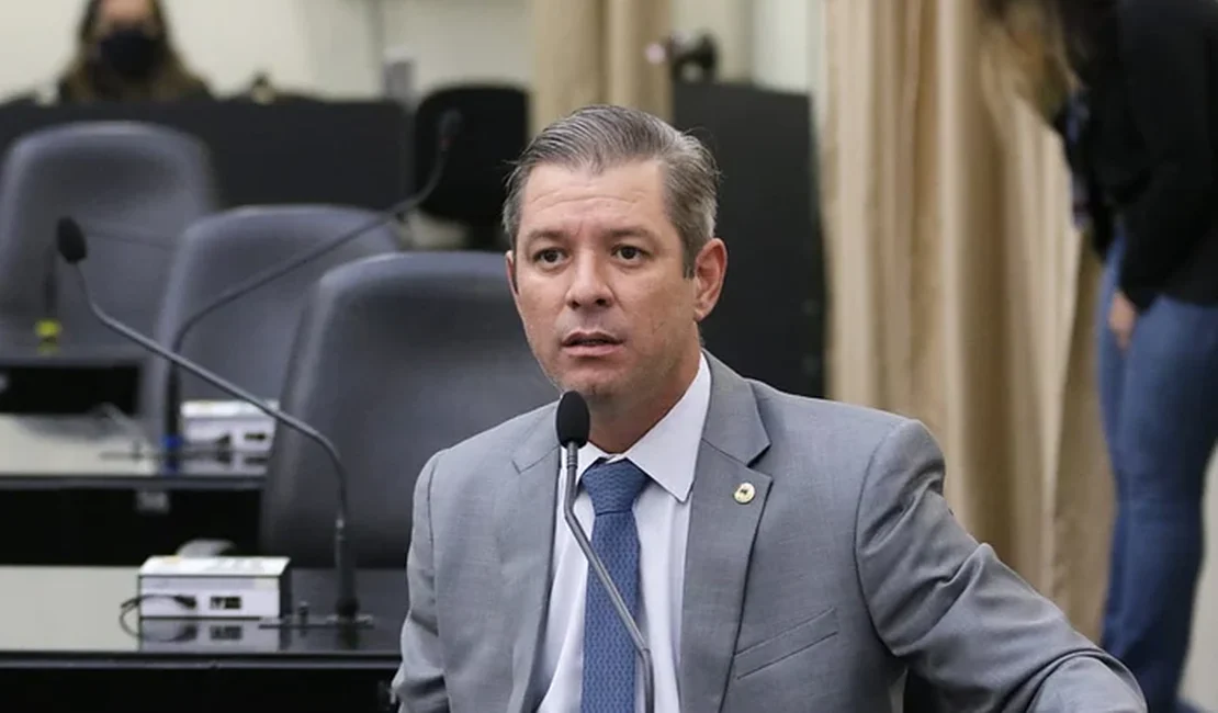 Cabo Bebeto nega voto a favor do aumento do ICMS e apresenta ata da ALE