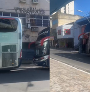 Ônibus com apoiadores chegam ao Centro de Maceió para ato com Lula