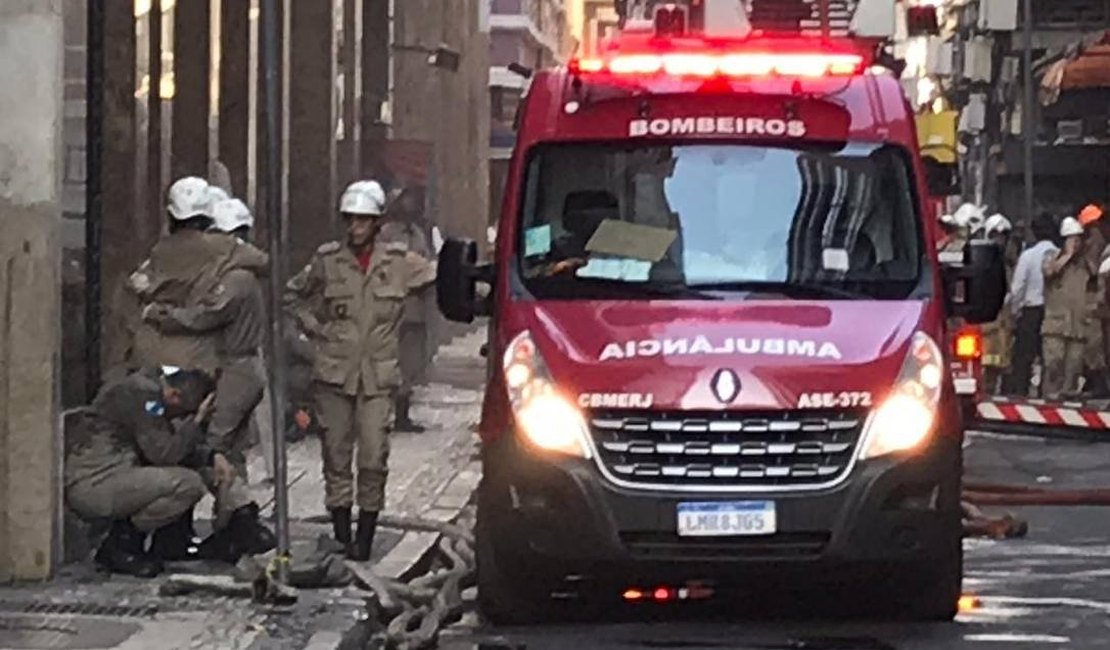 Quatro bombeiros morrem em incêndio no Rio de Janeiro