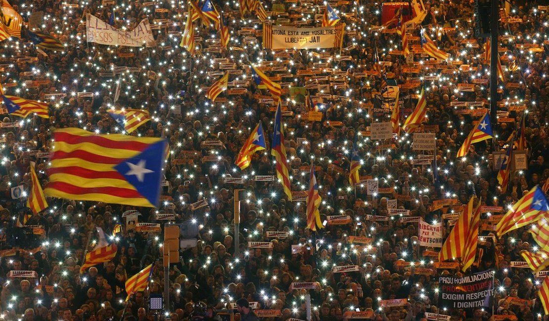 Menos de um quarto dos catalães quer seguir com separação da Espanha, diz pesquisa