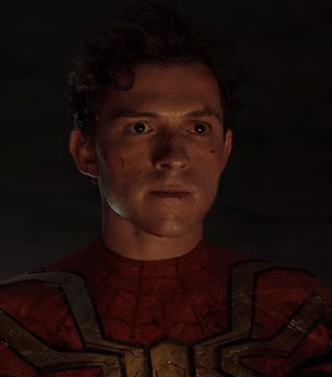 Tom Holland tem concussão após acidente no set; quadro exige “cautela”