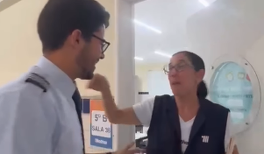 Ex-aluno volta à escola onde estudou como piloto e vídeo viraliza