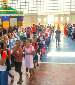 Prefeitura efetiva seis escolas de tempo integral em Penedo