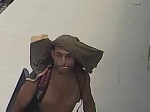 [Vídeo] Ladrão quebra vidraça e furta TV de loja de estofados em Arapiraca