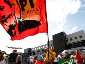 Em defesa de Lula, centrais sindicais realizam ato do Dia do Trabalho