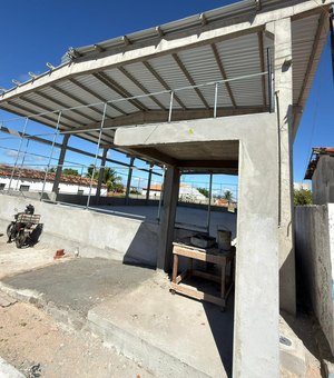 Quadras poliesportivas de Caraíbas do Lino e Alto Bonito entram na reta final das obras em Delmiro Gouveia