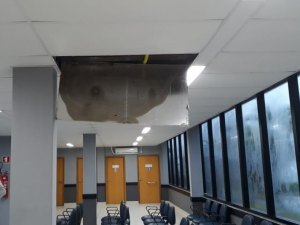 Em menos de um ano de inauguração, teto do Complexo de Delegacias cede