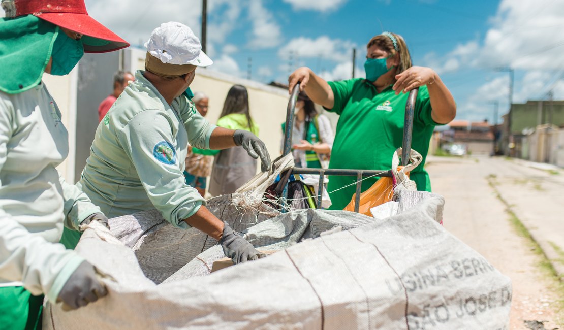Prefeitura de Maceió homenageia catadores de recicláveis no dia nacional da categoria