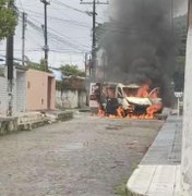 [Vídeo] Ambulância pega fogo e explode no Conjunto Salvador Lyra