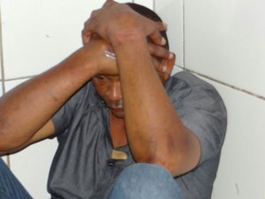 Homem finge ser cliente e furta celular de funcionário em agência bancária