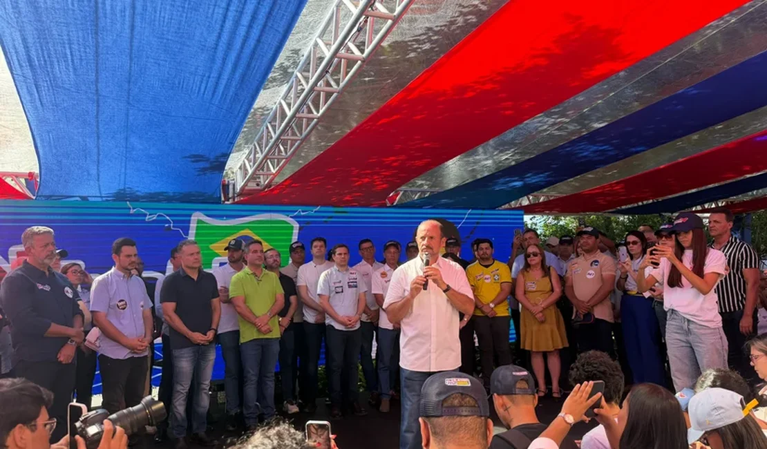 Antônio Albuquerque mostra força política ao reunir adversários no mesmo palanque
