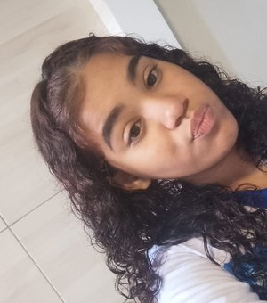 Adolescente de 14 anos desaparece após sair de colégio em Maceió