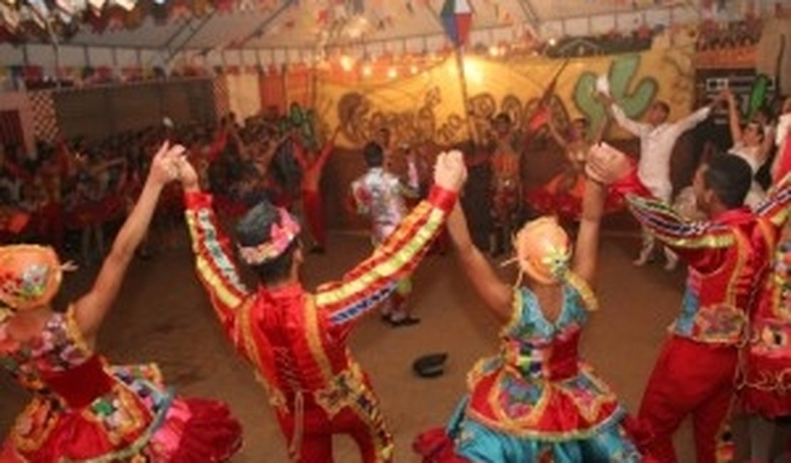 Arraiá Forró na Roça traz o nascimento do sertanejo pelo barro