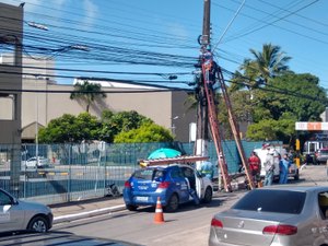 Incêndio em poste no bairro da Mangabeiras deixa trânsito lento na região