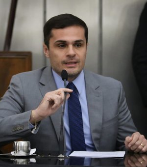 Alexandre Ayres defende construção de nova maternidade após incêndio na Santa Mônica