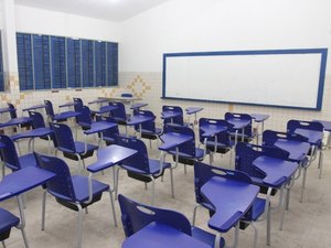 Luciano Barbosa participa da entrega de obras da Escola Maria Ivone