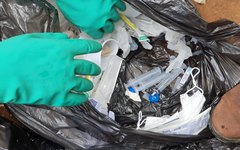 Foram encontradas irregularidades no manejo e destinação final dos resíduos inadequados