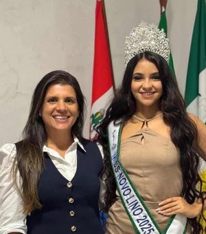 Prefeita Marcela Gomes aclama Anthonelly Virgínia como Miss Novo Lino