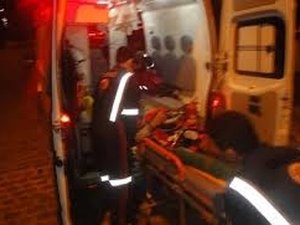 Adolescente é baleado após discussão; acusado está foragido