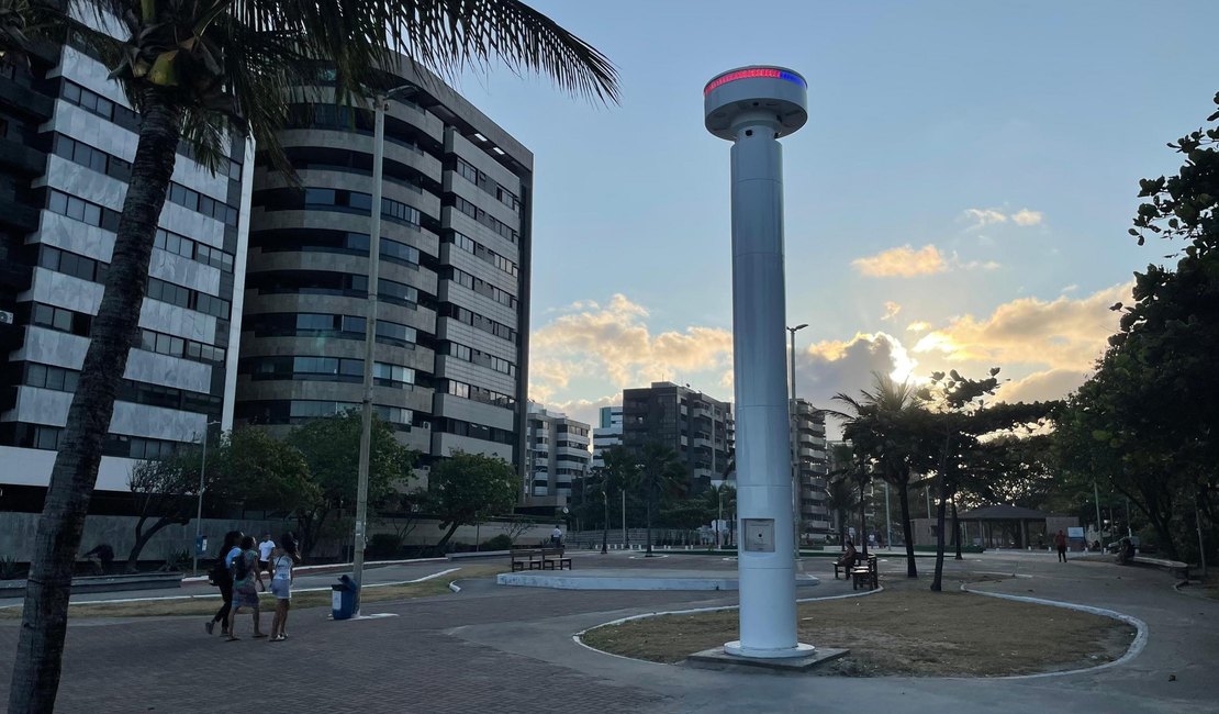 Justiça determina que Prefeitura de Maceió responda sobre retirada de totens de segurança