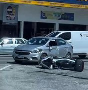 [Vídeo] Colisão entre carro e motocicleta é registrada próximo ao Parque Centenário