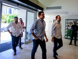 Prefeito Rui Palmeira visita hotel inaugurado este mês em Maceió