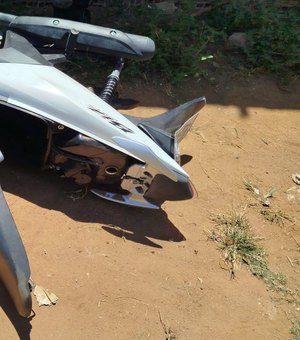 Moto furtada é encontrada sem pneus no bairro João Paulo II, em Arapiraca