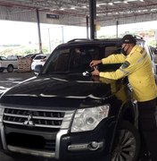 Motoristas são flagrados estacionando em vagas prioritárias em Maceió