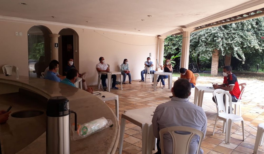 Vereadores se reúnem com secretario de saúde de Arapiraca para prestação de contas das ações de combate ao Covid 19