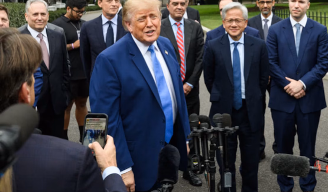 Trump diz que está acompanhando ‘muito de perto’ as eleições brasileiras