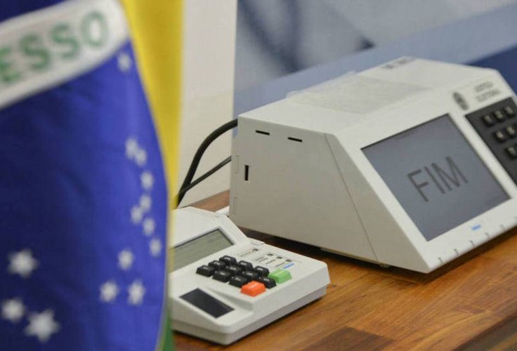 Fundação e Ótica ligadas a mãe de candidato são acusadas de beneficiar campanha eleitoral