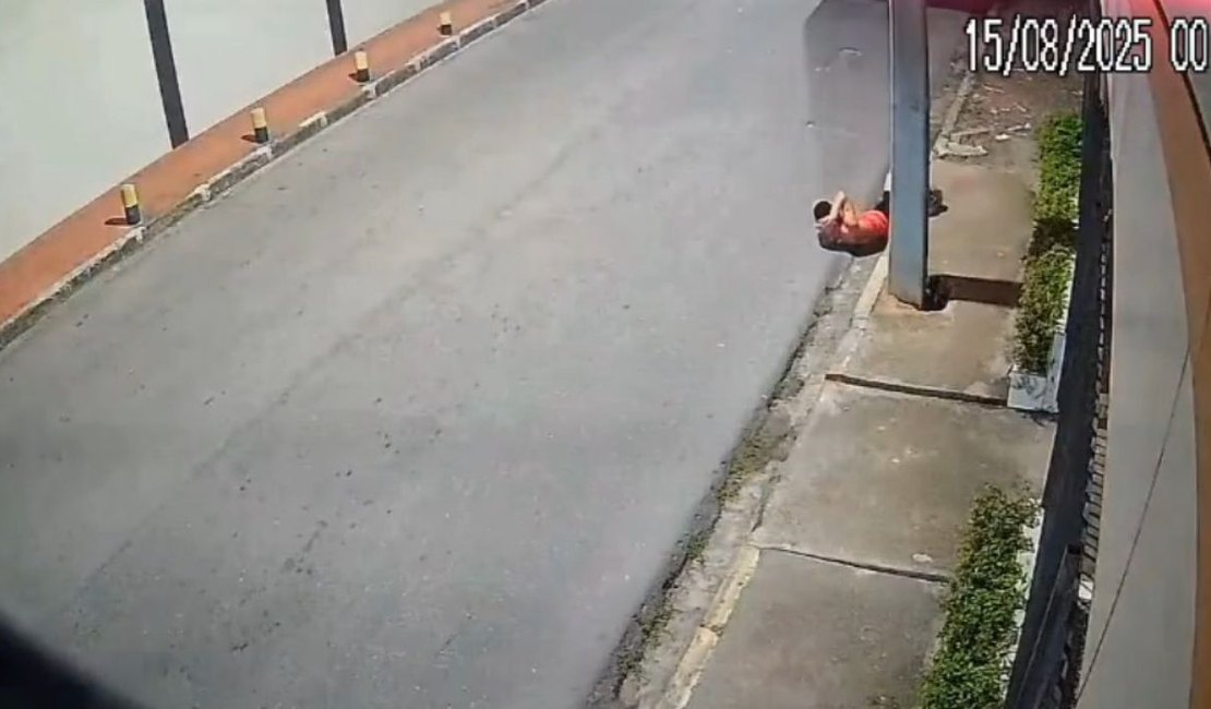 Jovem fica ferido ao praticar 'morcegamento' em ônibus na Região Metropolitana do Recife