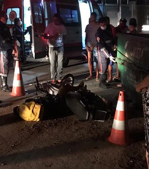 [Vídeo] Motociclista morre ao colidir contra container de lixo na via pública em Arapiraca 