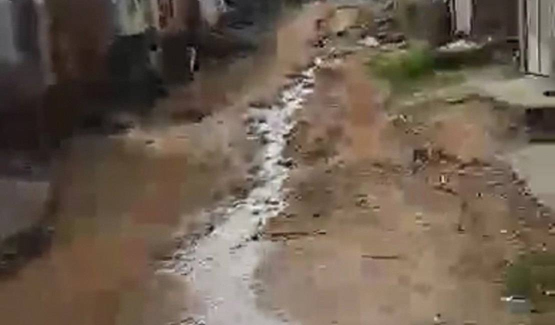 [Vídeo] Moradores denunciam falta de saneamento e infraestrutura em bairro de Arapiraca