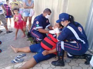 Motociclista fica ferido após colisão com carro em Arapiraca