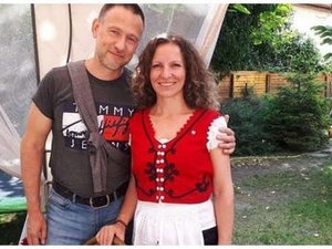 Mulher morre após ser atingida por homem que se jogou de prédio