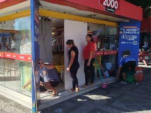 Lanchonete no Centro de Arapiraca é arrombada e invadida durante a madrugada