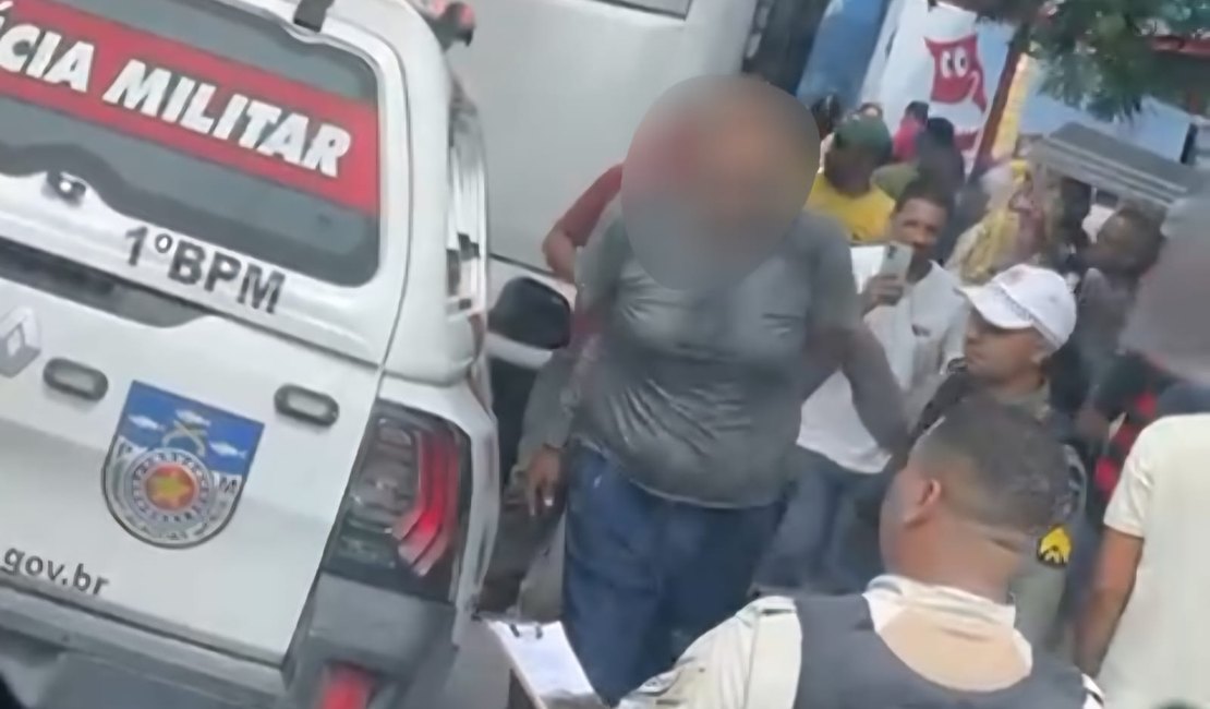 Homem é preso por importunar sexualmente uma mulher dentro de van intermunicipal