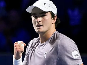João Fonseca faz história, vence Fokina e é campeão do ATP 500 da Basileia