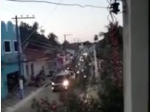 [Vídeo] Moradores de Porto de Pedras fazem grande carreata em homenagem a vítima de Covid-19