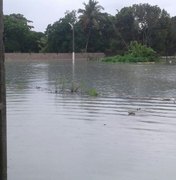 [Vídeo] Chuva deixa moradores de Pilar ilhados