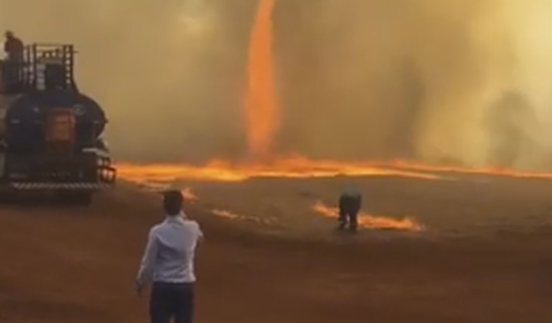 'Redemoinho de fogo' se forma durante queimada em Goiás 