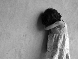 Criança de sete anos é abandonada pela família no bairro do Vergel