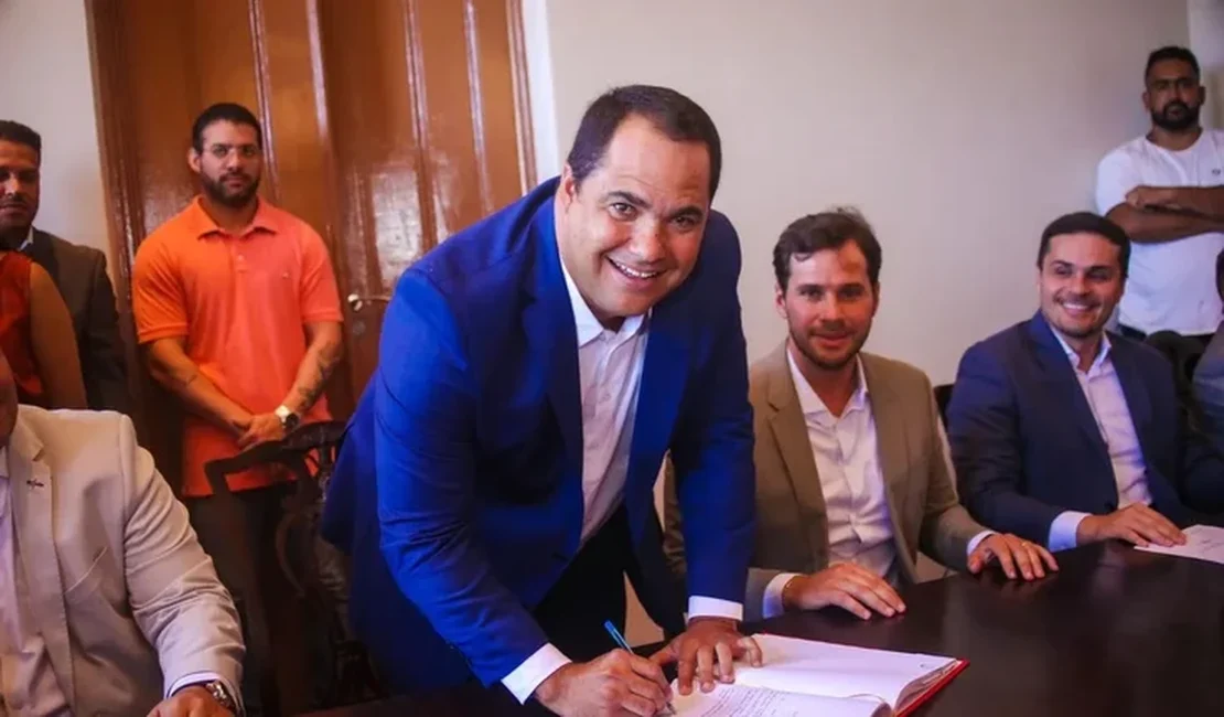 Prefeito de Marechal Deodoro se rende ao bolsonarismo para evitar ser ‘engolido’ em 2028