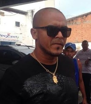 Atacante do CRB, Zé Carlos presta depoimento na Delegacia da Mulher