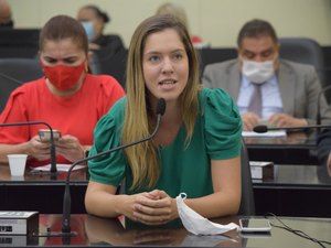 Deputada estadual Cibele Moura diz que defesa do professor deve ser constante