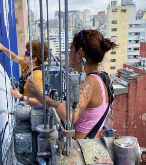 Em homenagem aos 120 anos de Nise da Silveira, artista cria mural gigante em prédio de São Paulo